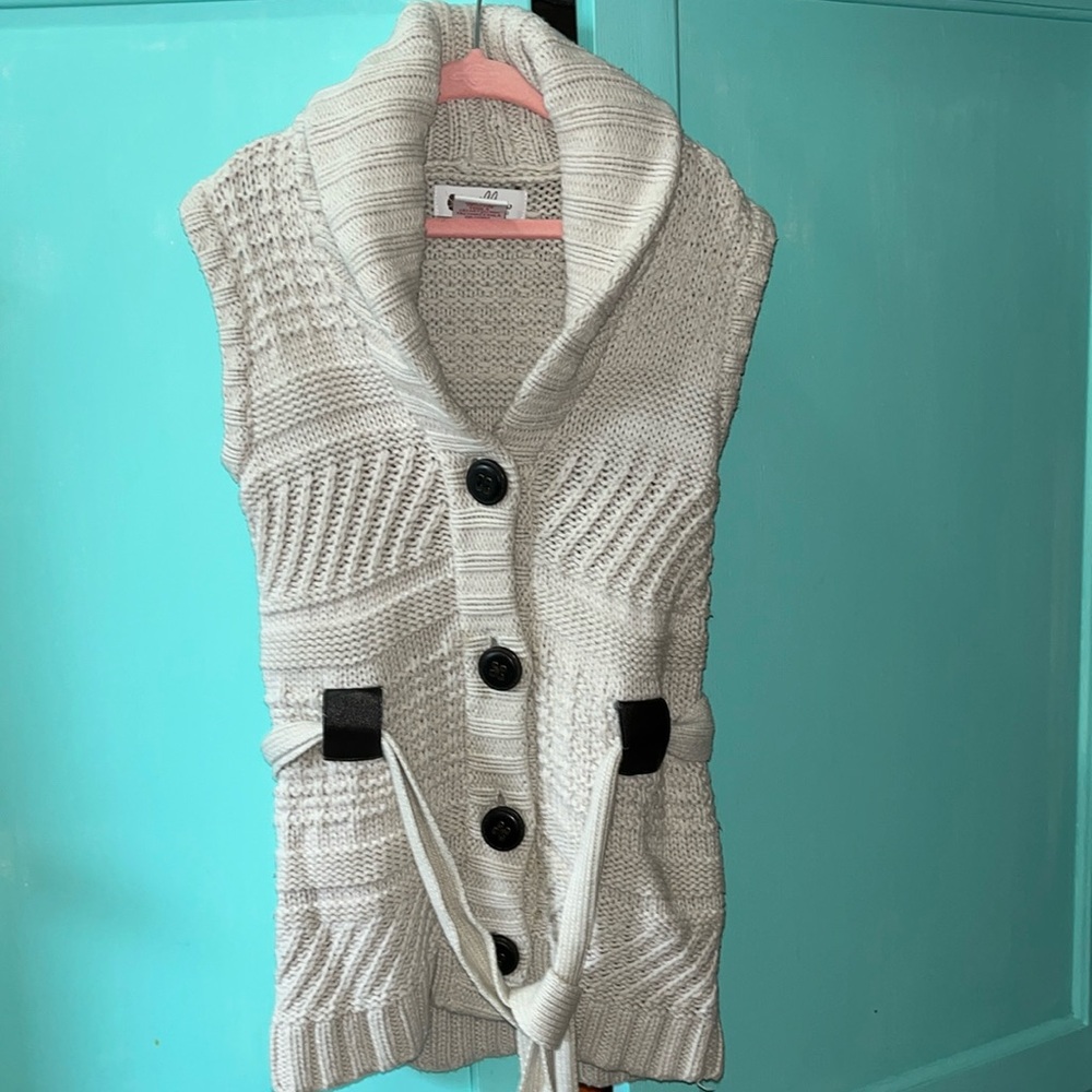 Sleeveless sweater for girls!